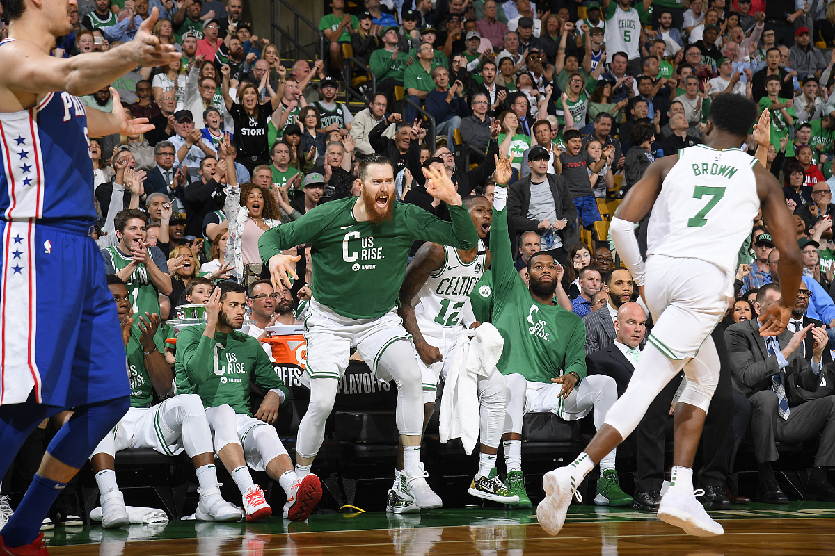 九游娱乐官网关于东契奇重要时刻比赛局势复杂，独行侠带队取胜！再创辉煌时刻的信息