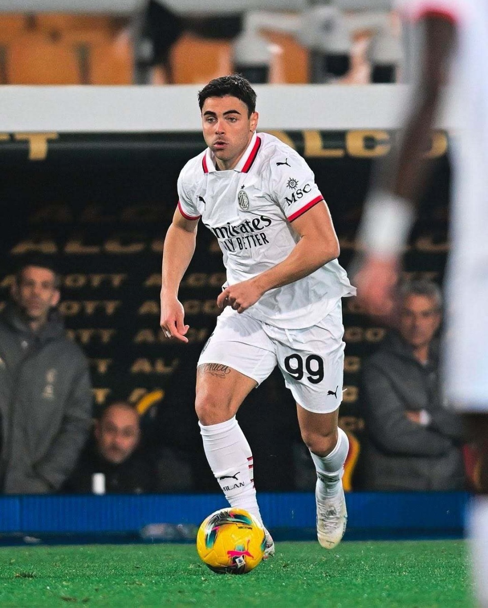 九游体育APP关于赛前AC米兰备战荷甲，绝杀压哨细节曝光，更衣室稳定，身体对抗强度拉满的信息