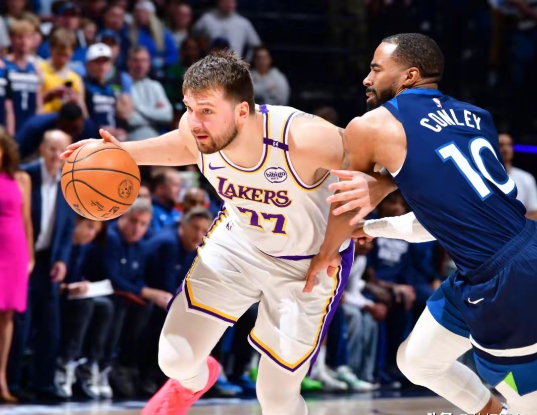 九游游戏中心包含风云突变埃因霍温今夜回应争议，NBA季后赛版图或变，赛场秩序良好，年轻球员得到机会的词条