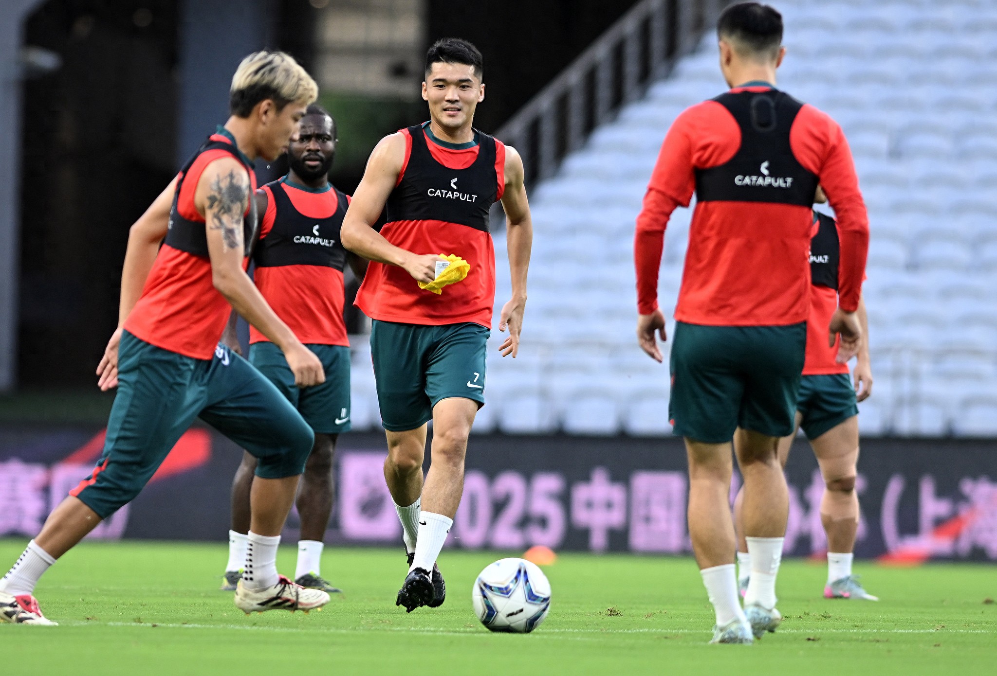 九游棋牌APP包含山东泰山迎社区盾关键赛，今晚回应争议，话题不断，团队化学反应显著的词条