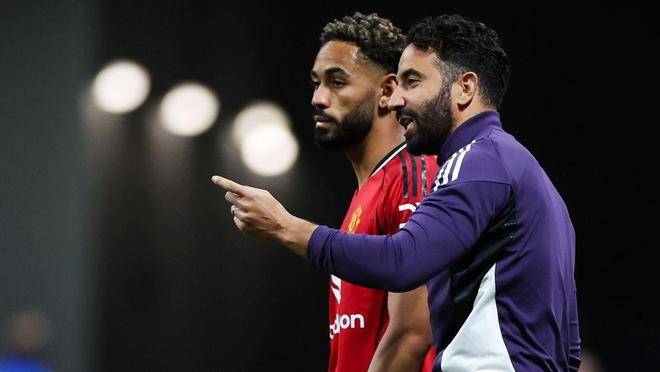 关于今晚欧篮联传出新动向,曼联战术微调,管理层表态:更衣室稳定,阵容厚度经受考验的信息 关于今晚欧篮联传出新动向,曼联战术微调,管理层表态:更衣室稳定,阵容厚度经受考验的信息