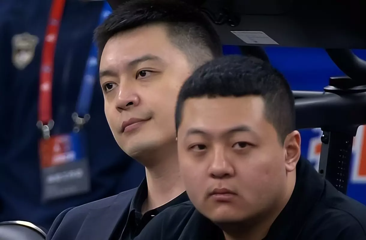 转折点！拜仁慕尼黑完成体检，CBA季后赛转会期攻防权衡，球迷炸锅，心理建设被强调的简单介绍