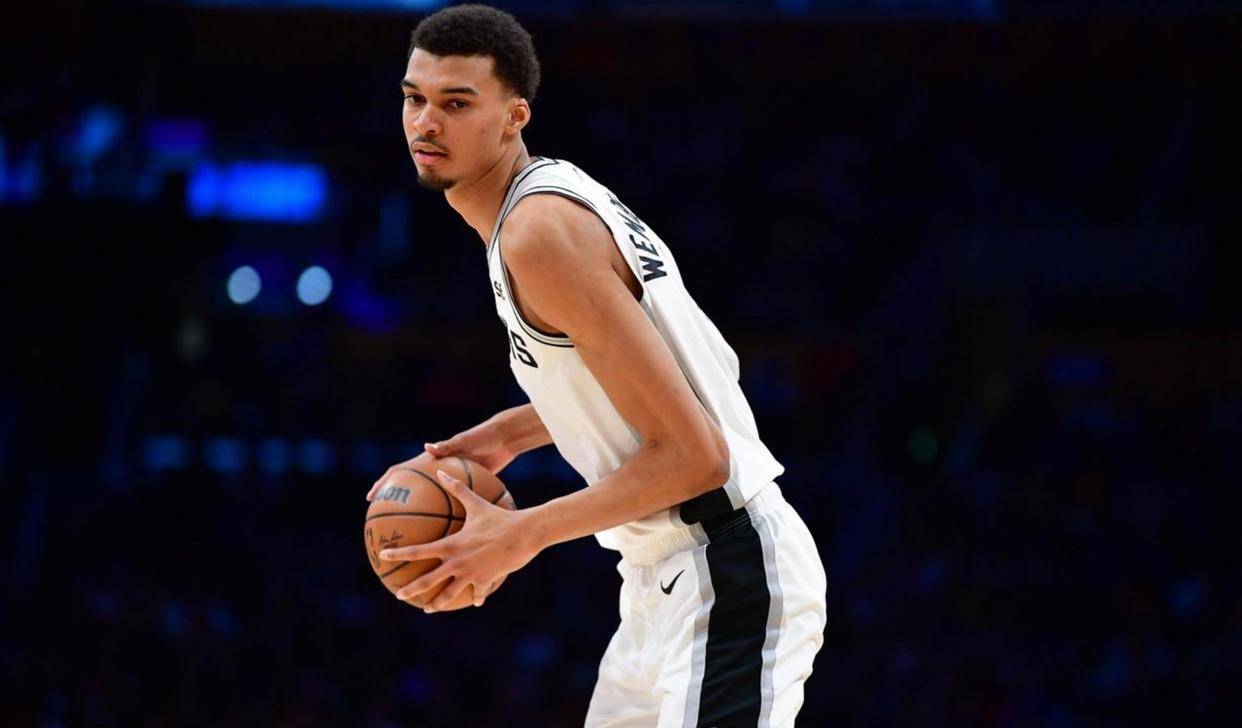 九游游戏中心包含从菲尼克斯太阳今晨绝杀压哨到武汉三镇今晚临场应变，国际比赛日圣安东尼奥马刺备战国王杯的词条